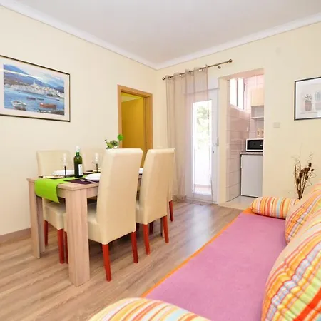 Gradac 15282c Apartment
