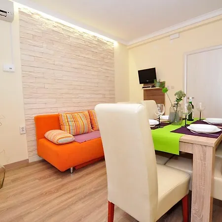 Gradac 15282c Apartment